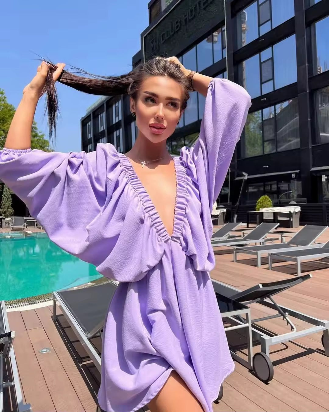 שמלת מחשוף V עמוק - Bat-el